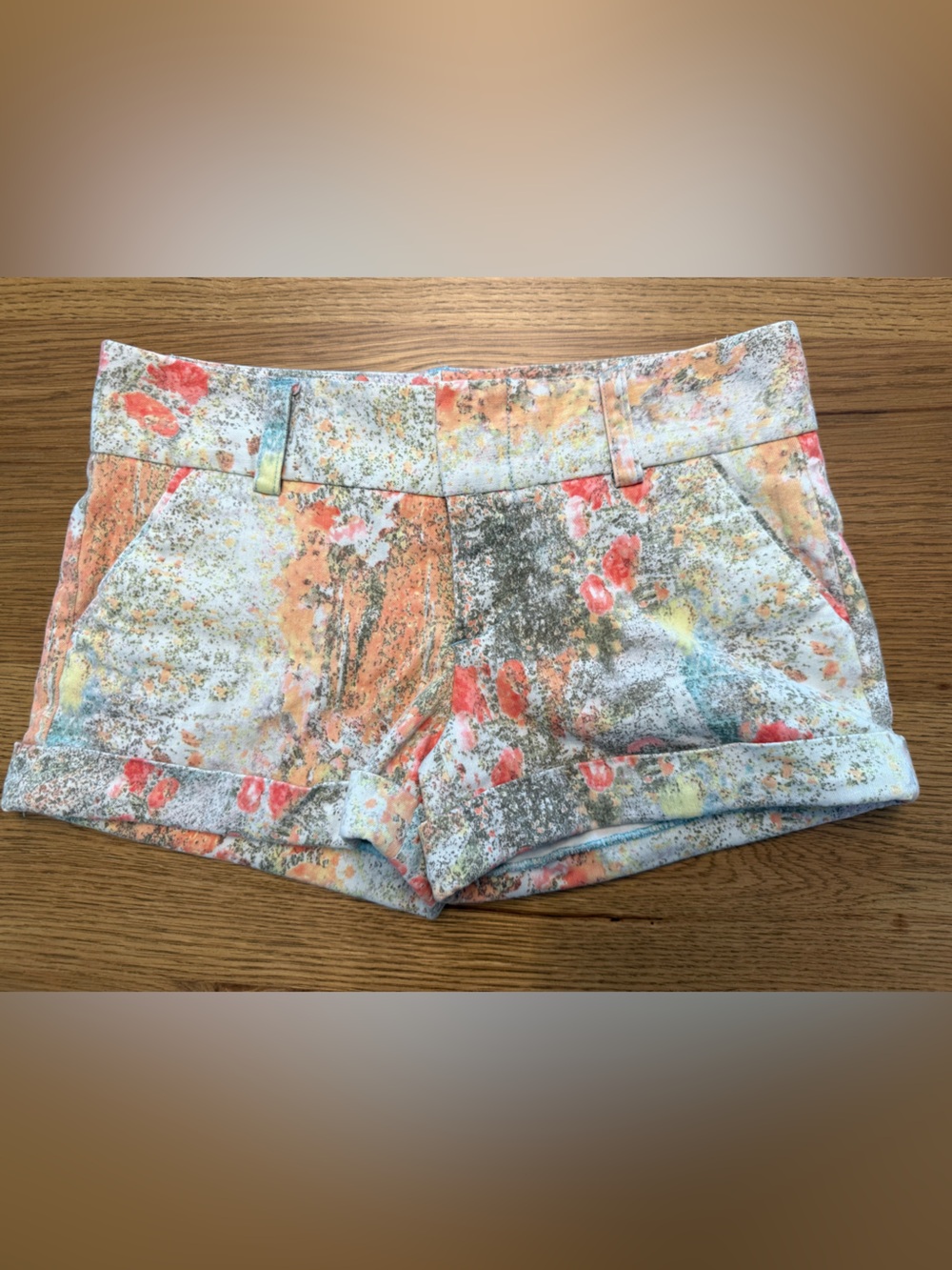 Alice + Olivia | Watercolor Floral Print Shorts | Cuffed Hem | Size 6